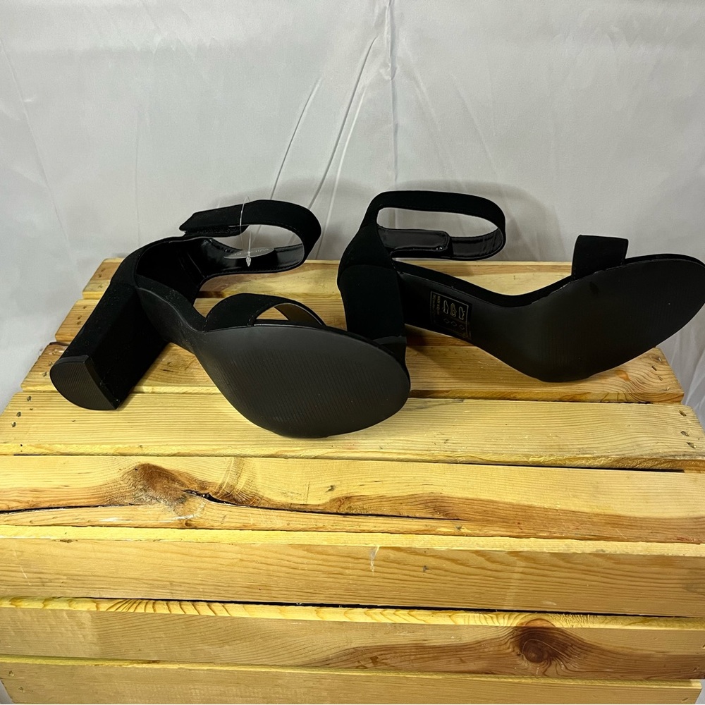 High heels - Picture 3 of 4